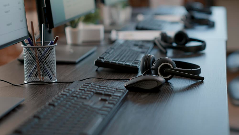 Call Center vs Bots: ¿Por qué la atención humana sigue siendo clave en la experiencia del cliente?